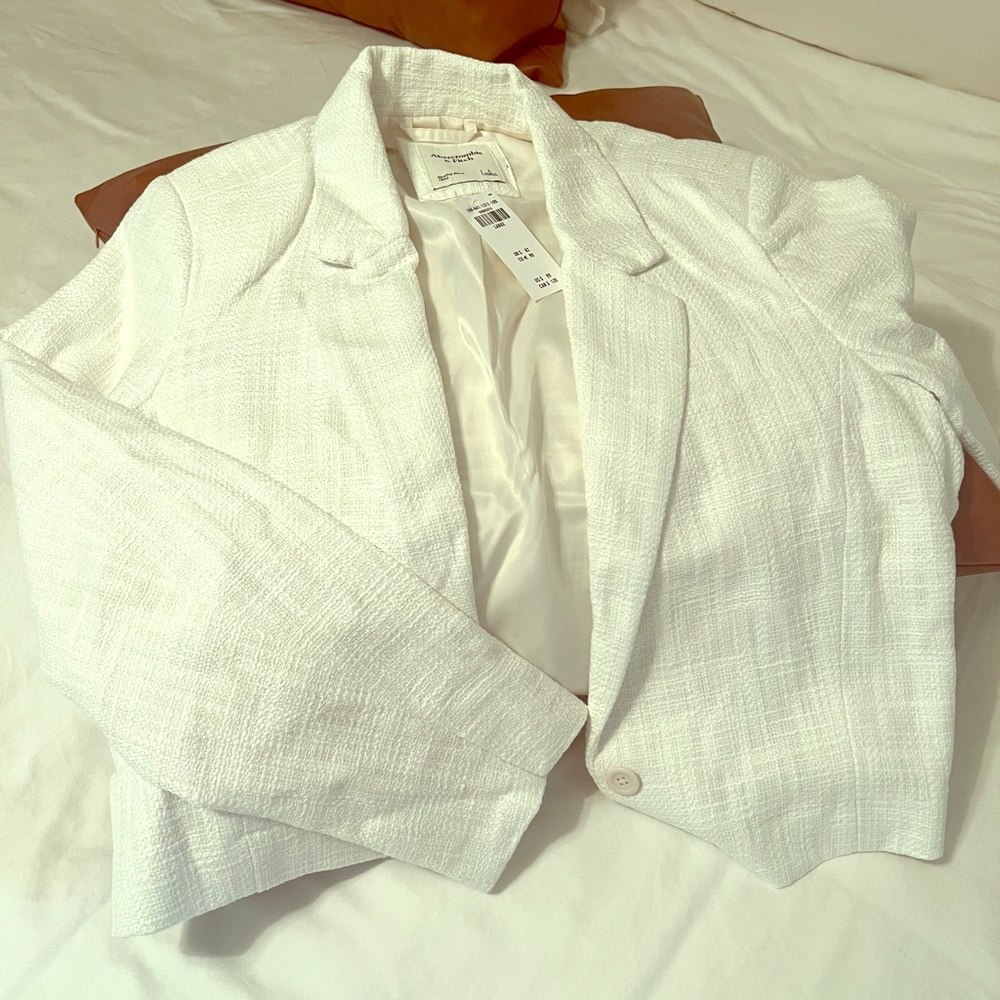 White Abercrombie cropped blazer